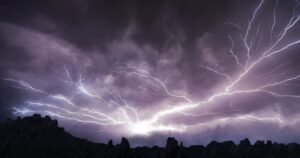 Read more about the article Dramatic footage shows a house collapsing due to a thunderstorm